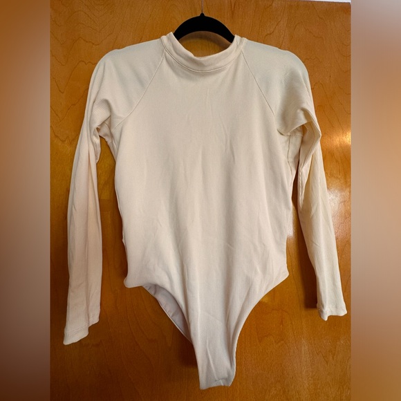 Abysse Billie Dune rashguard/surf suit | Size Small | worn once - Picture 8 of 9